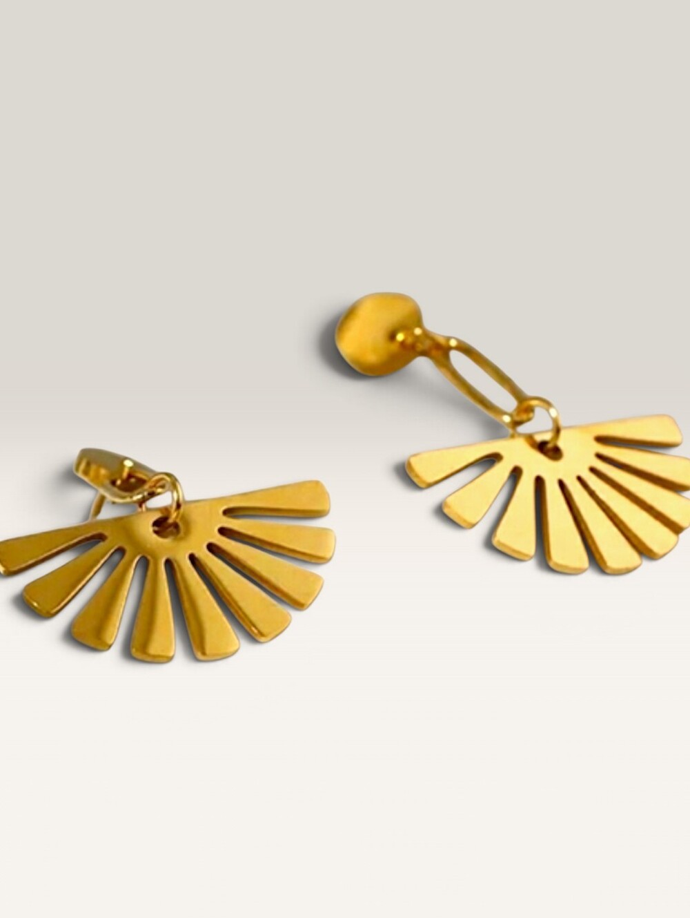 18K Gold Plated Flower Drop Earrings NWOT